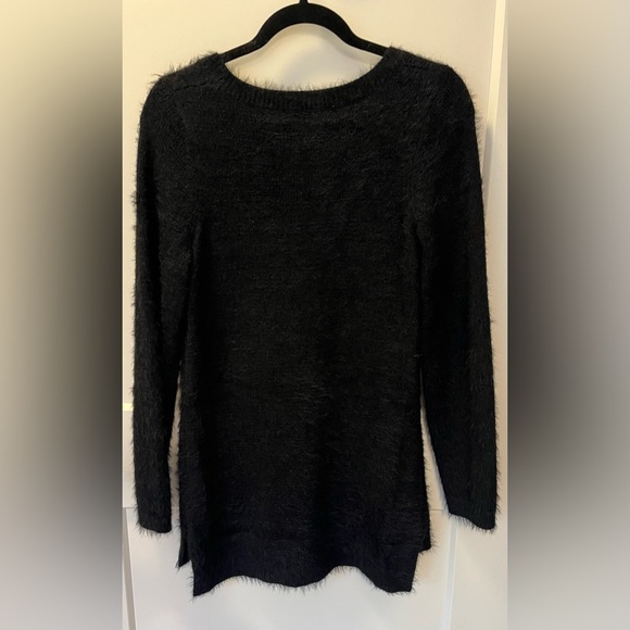 Ladies Sweater - Picture 2 of 4